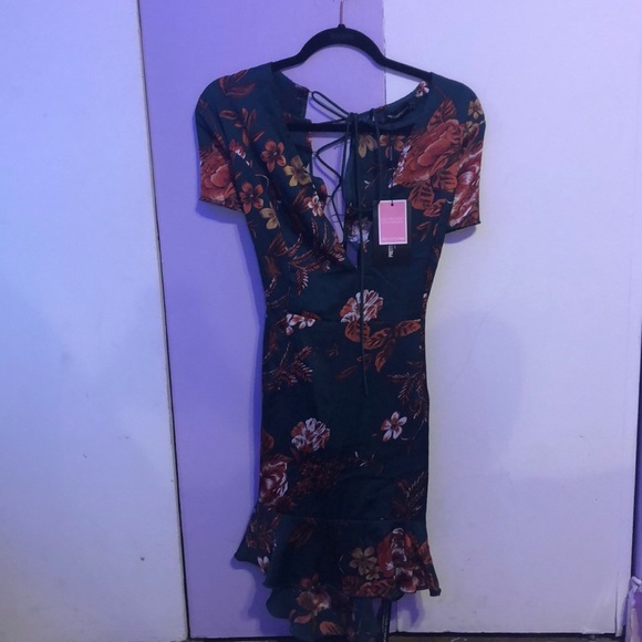 PrettyLittleThing Dresses & Skirts - Pretty Little Things Floral Dress